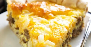 EASY SAUSAGE BREAKFAST QUICHE FEATURED