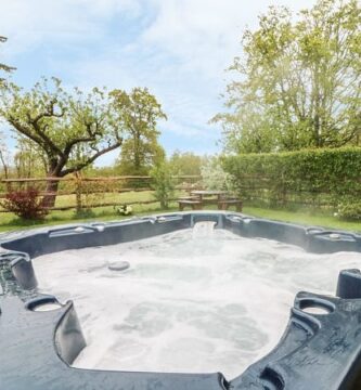 Lodges with Hot Tubs near London 2 lodges with hot tubs near london1 e1622129348843