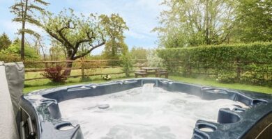 lodges with hot tubs near london1 e1622129348843