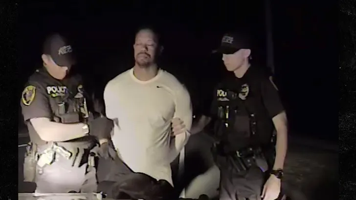 Tiger Woods Seeks Remedy After Drunk Driving Arrest 4 053117_tiger_tapes_kal