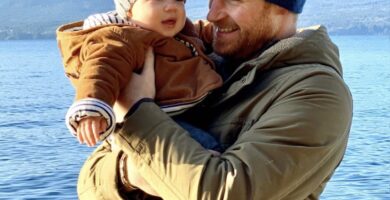 Duchess Meghan posted video of Prince Harry skiing with Archie