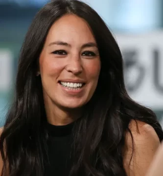 Joanna Gaines shares uncommon picture exhibiting her mother and father and two not often seen sisters for special day 1 Joanna Gaines shares rare photo showing her parents and two rarely seen sisters for special occasion