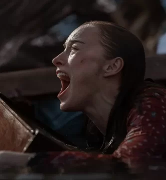 Phoebe Dynevor in Netflix's 'Thrash'