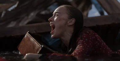 Phoebe Dynevor in Netflix's 'Thrash'