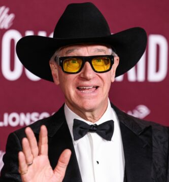 « Paul Feig denounces “unnecessary outrage” towards Sydney Sweeney » links