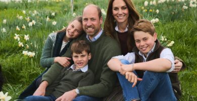 Prince William and Kate sent Christmas thank you cards three months late