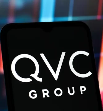The QVC group, whose networks popularized shopping on television, files for bankruptcy (chapter 11)