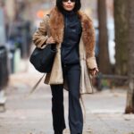 Links "Zoe Kravitz and Harry Styles' engagement confirmed by People Mag"