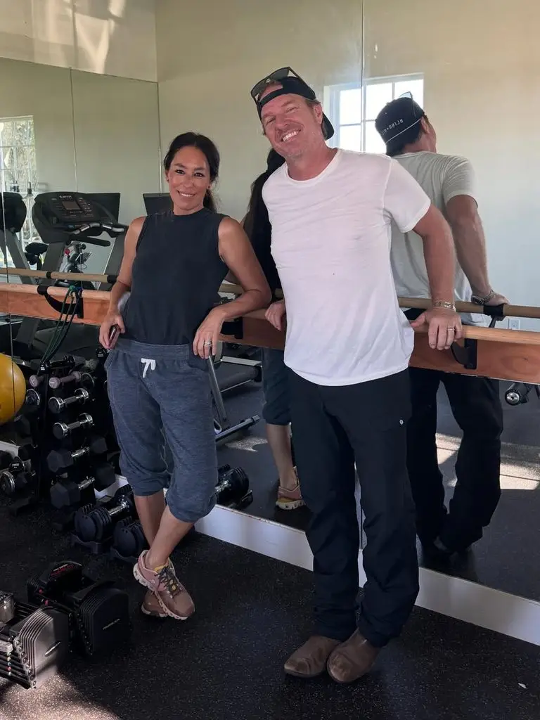 Joanna Gaines shares uncommon picture exhibiting her mother and father and two not often seen sisters for special day 1 Joanna and Chip in their gym