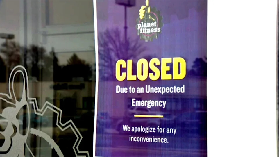 a “closed” sign in the Planet Fitness window