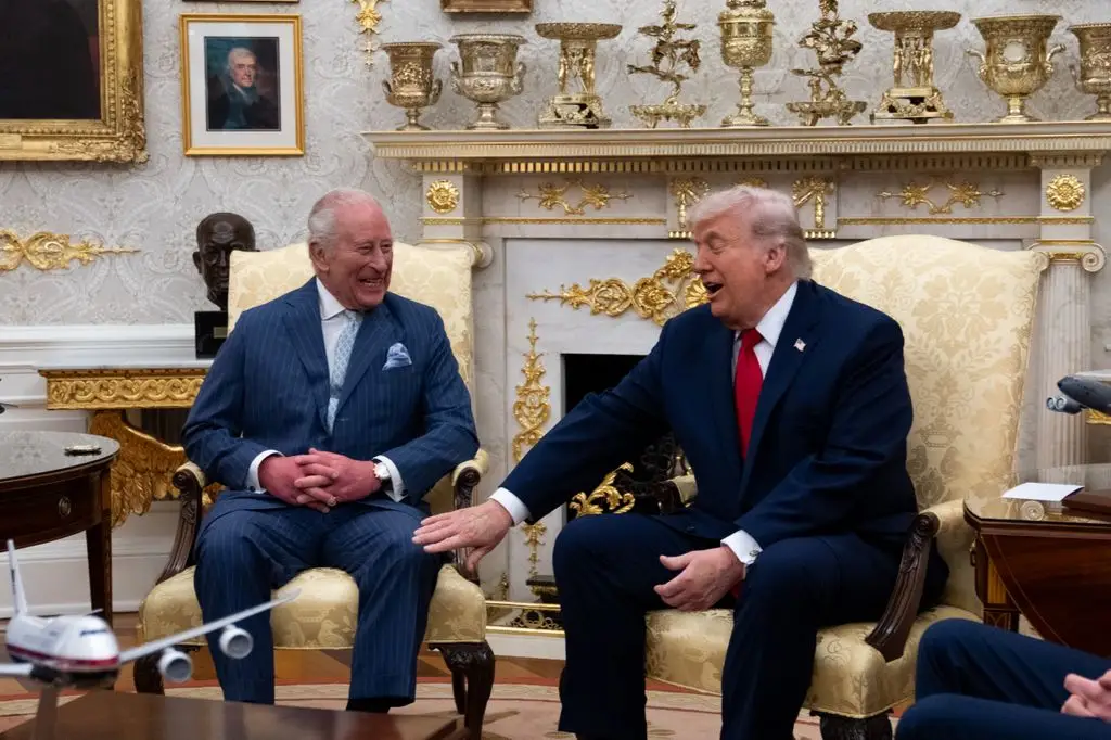 King Charles and Donald Trump in an Oval Office 