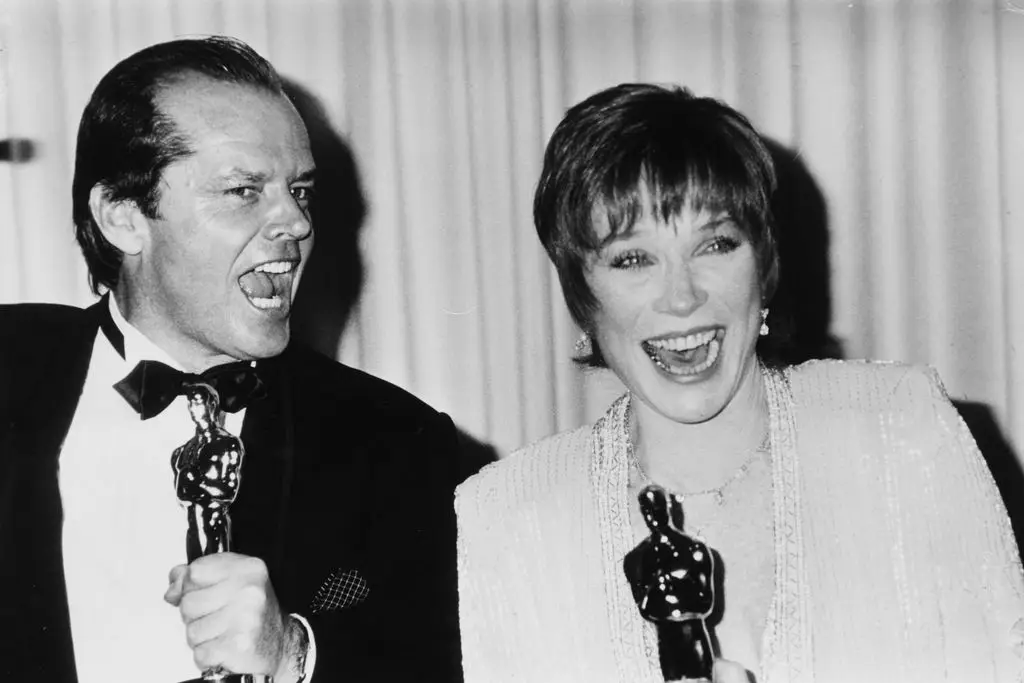 Jack Nicholson and Shirley joke with their Oscar statuettes