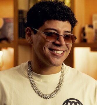 How much does training cost at Eduin Caz and Daisy Anahy's Pilates company?