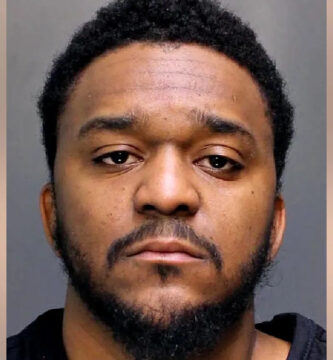 Philadelphia man stabs Planet Health worker after being kicked out of fitness center: police say 1 Philadelphia man stabs Planet Fitness employee after being kicked out of gym: police say