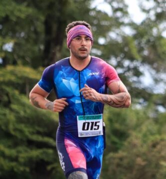 Puerto Rican fitness influencer takes on the challenge of running the waterfront every day in February with the community