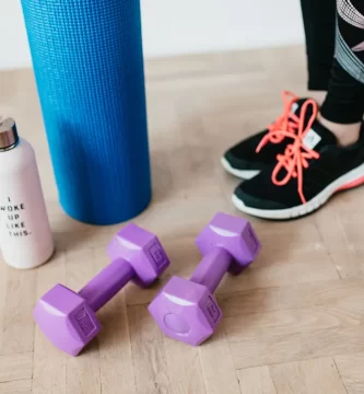 Six key habits to prevent physical injuries and improve performance, according to physical therapists