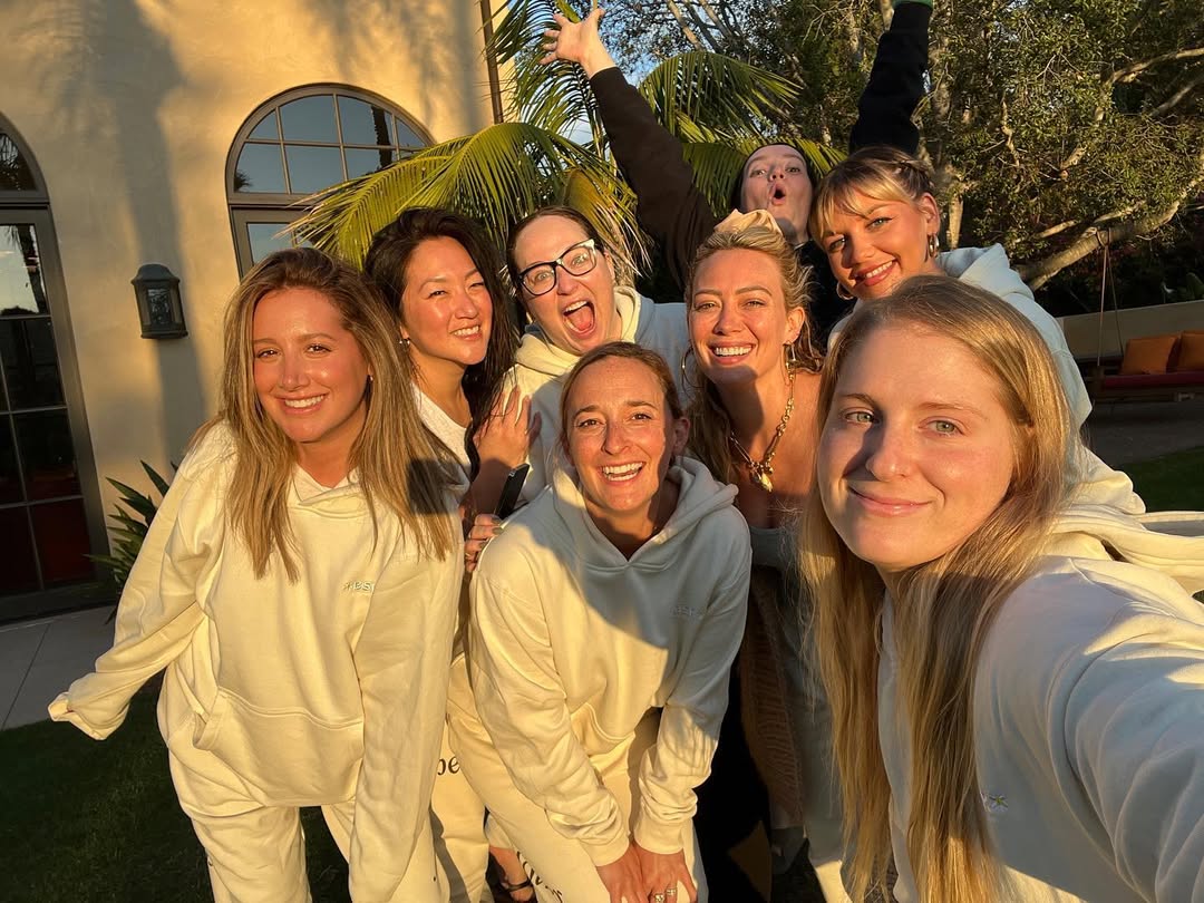 Group photo via Instagram of Meghan with the moms group