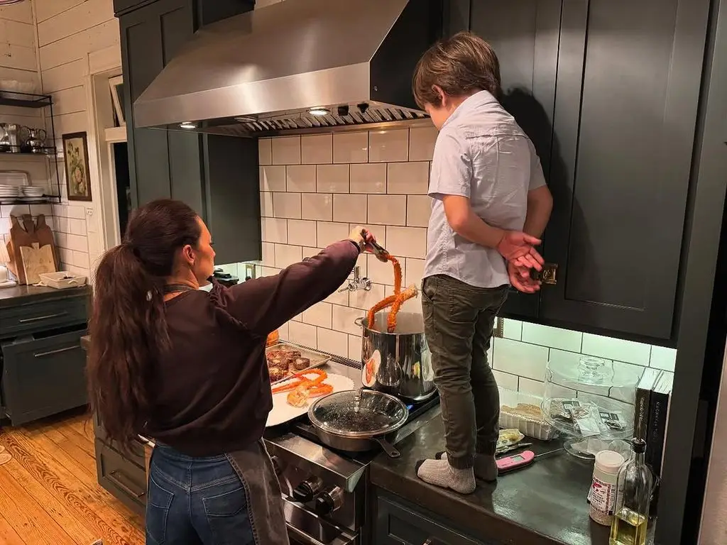 Joanna Gaines shares uncommon picture exhibiting her mother and father and two not often seen sisters for special day 2 Joanna Gaines' son watched over her while she cooked standing on the counter