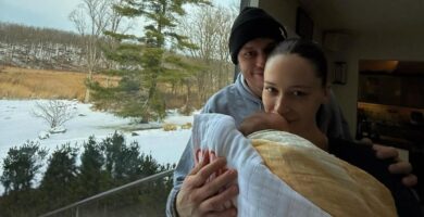 Pete Davidson and Elsie Hewitt 'resolve their relationship points' 15 Pete Davidson and Elsie Hewitt 'resolve their relationship issues'