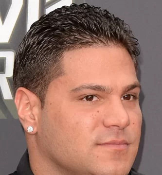 'Jersey Shore' Star Ronnie Ortiz-Magro Addresses Followers' Well being Considerations 1 'Jersey Shore' Star Ronnie Ortiz-Magro Addresses Fans' Health Concerns