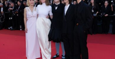 Gillian Anderson wore huge bouncy curls and two Miu Miu seems in Cannes 6 Gillian Anderson wore big bouncy curls and two Miu Miu looks in Cannes