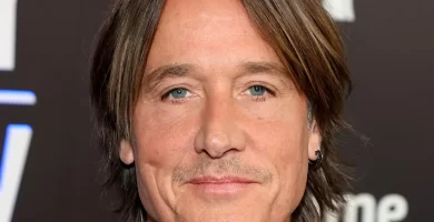 Keith Urban's Solo ACM Appearance Is in Sharp Contrast to Last Year's Loved-Up Moment With Ex Nicole Kidman