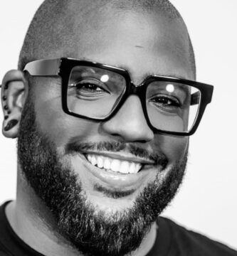 In the chair with: GlossBoss J - Essence