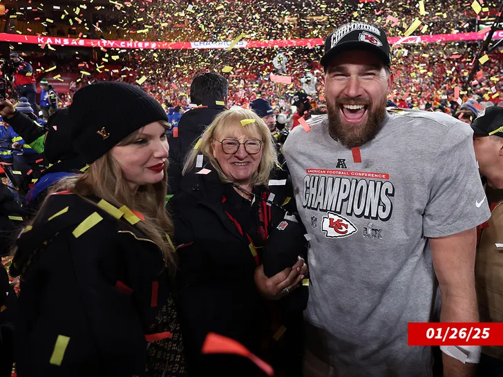 Taylor Swift Donna Kelce Travis Kelce Getty 1