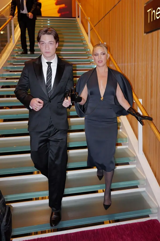 Goldie Hawn's Good-looking Grandson Ryder Kisses His Longtime Girlfriend in Candy New Commencement Photographs 3 photo of Ryder Robinson and Kate Hudson walking down the stairs