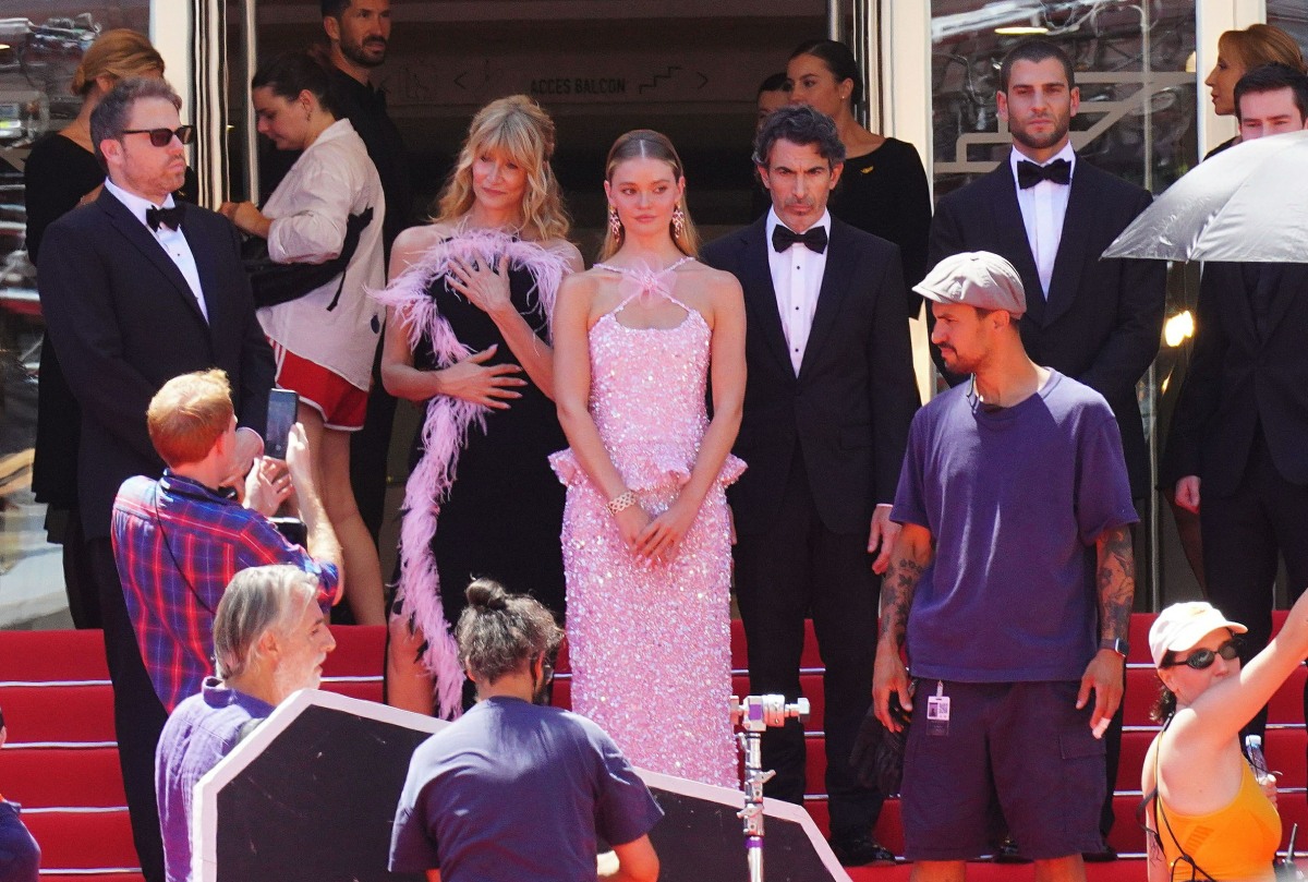 "Laura Dern and her bangs are filming 'The White Lotus' in Cannes" hyperlinks 1 BGUS 3595623 013