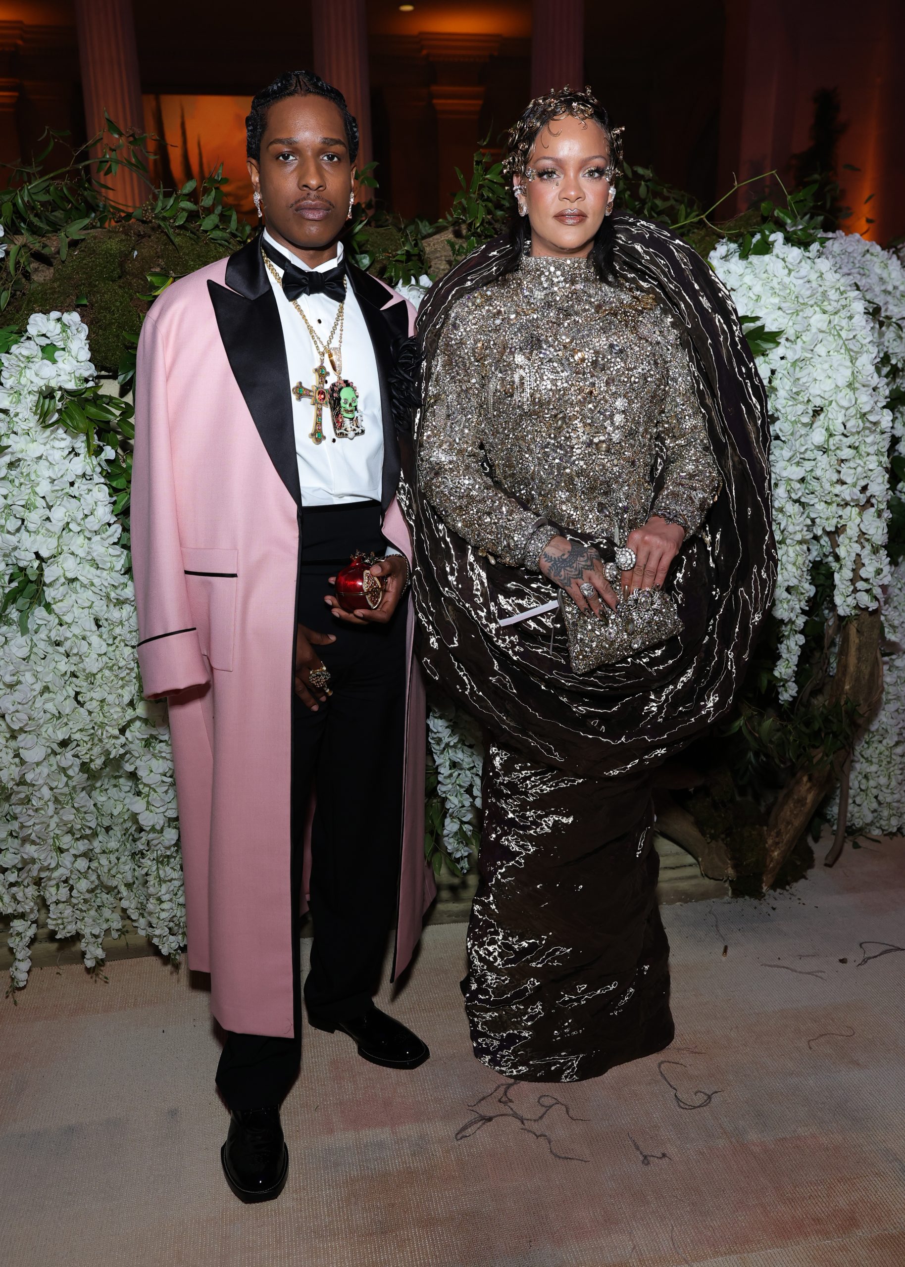 Rihanna's Met Gala beauty look was literally gold! 