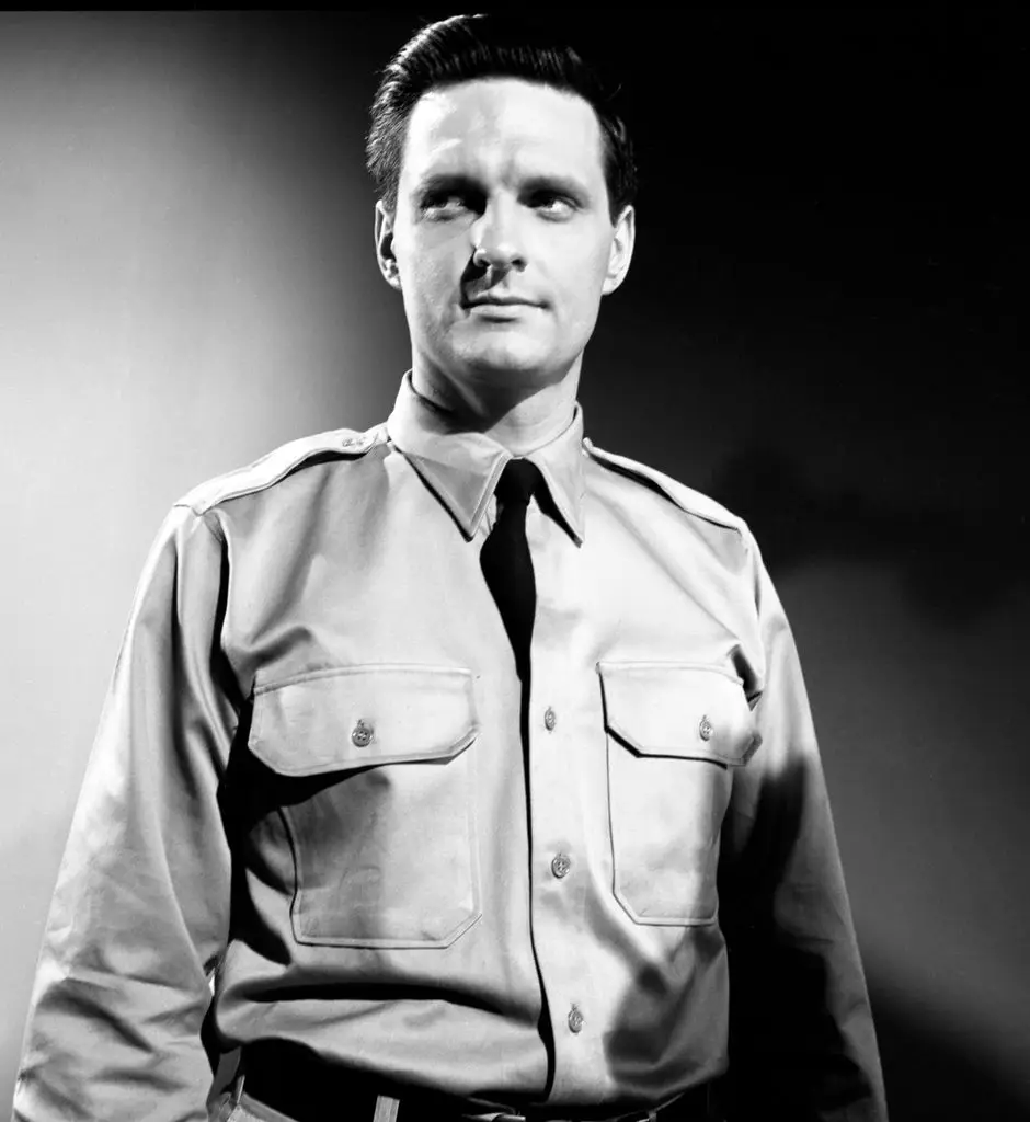 M*A*S*H Star Alan Alda Shares the Trustworthy Actuality of Dwelling With Parkinson's at 90: 'It is a Sport' 1 Alan Alda on Coronet Blue in 1965