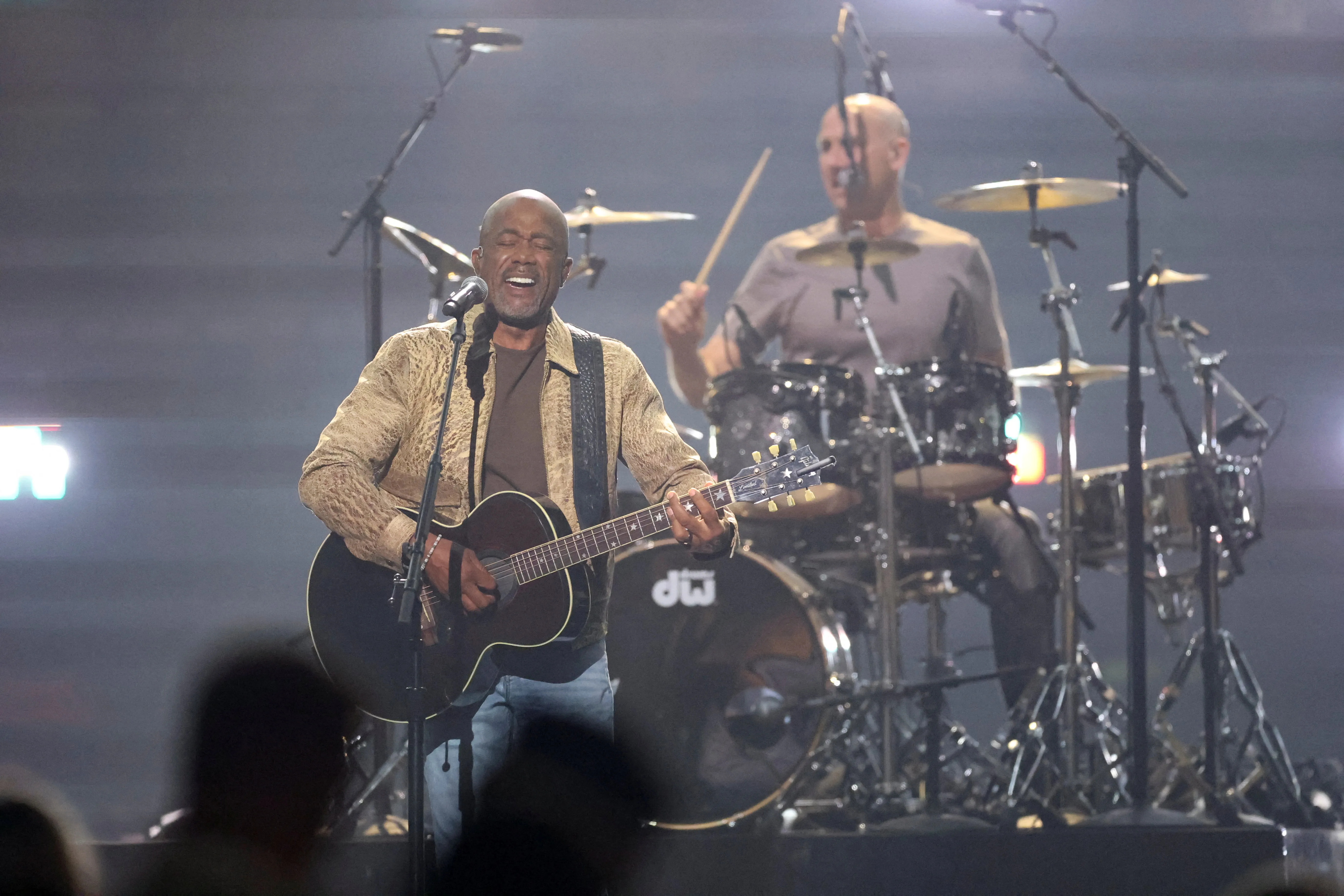 Hootie & the Blowfish performed 