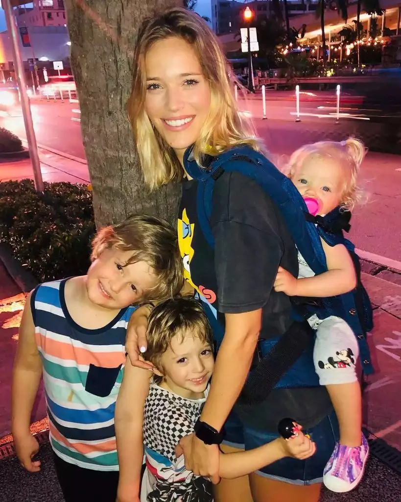 photo of Luisana Lopilato with 3 of her children