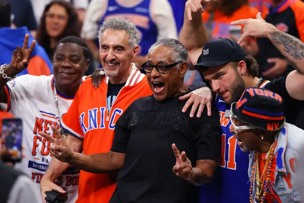Tracy Morgan supports her beloved Knicks