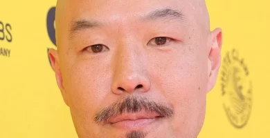 'Your Friends and Neighbors' Star Hoon Lee Signs With Anonymous
