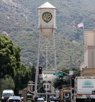 Entertainment workers oppose Paramount-WBD merger at City Hall