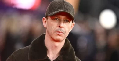 Jeremy Robust's Mark Zuckerberg leads the movie 4 Jeremy Strong