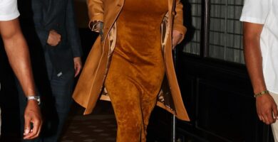 Links “Rihanna wore Alaia for an appearance at the Tribeca Film Festival”