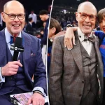 Taylor Swift and NBA broadcaster Ernie Johnson pose for Knicks on-court photo