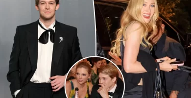 Taylor Swift's Ex Joe Alwyn Noticed on Date With Sarah Pidgeon: Report 8 Taylor Swift's Ex Joe Alwyn Spotted on Date With Sarah Pidgeon: Report