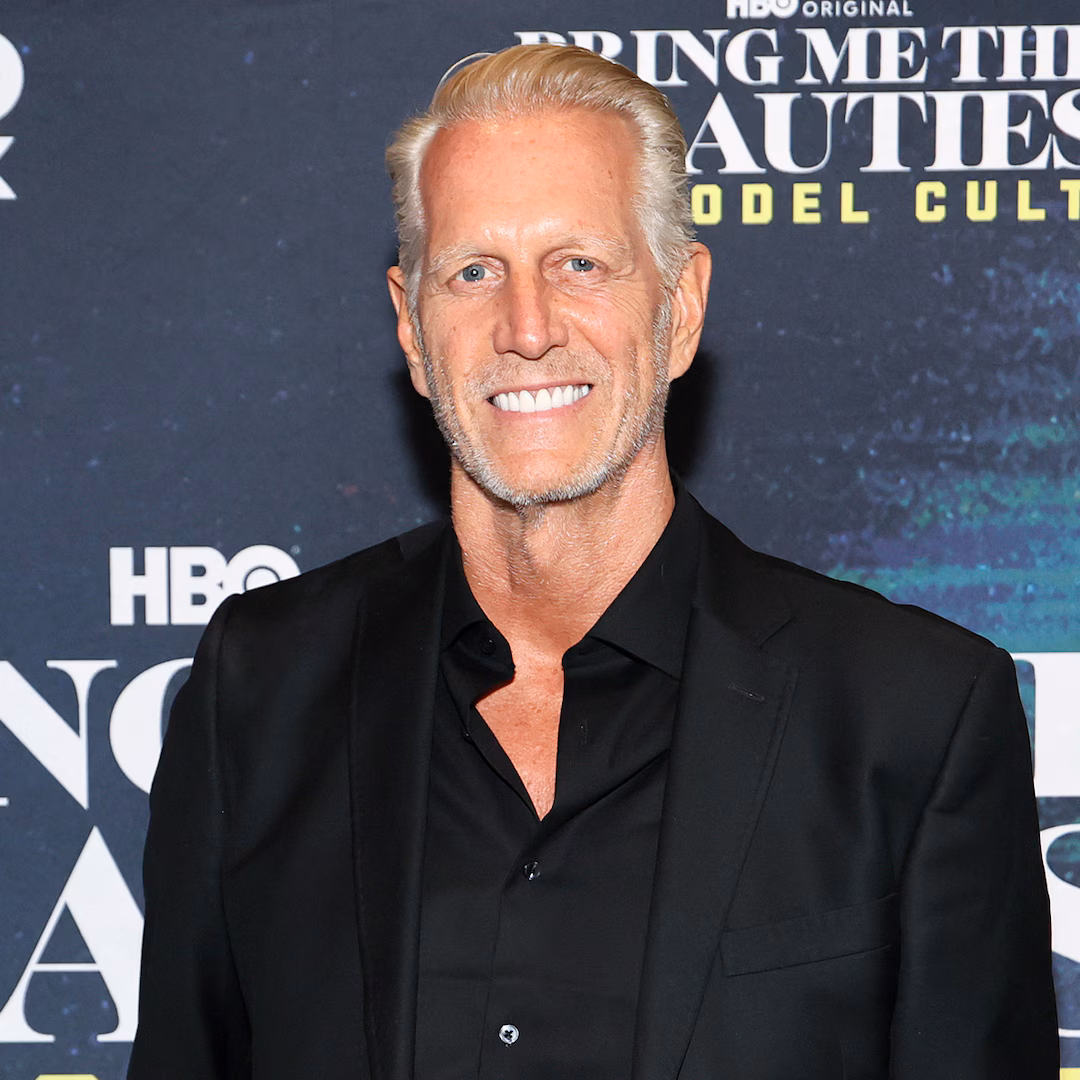 Where is Hoyt Richards after escaping the eternal values ​​of model worship