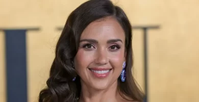 Jessica Alba shows off her sculpted figure in steamy bikini photo