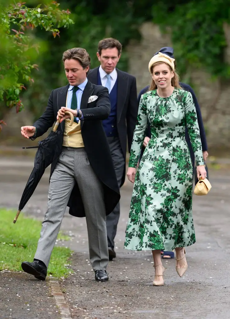 Beatrice added beige heels and a cream handbag to her look.