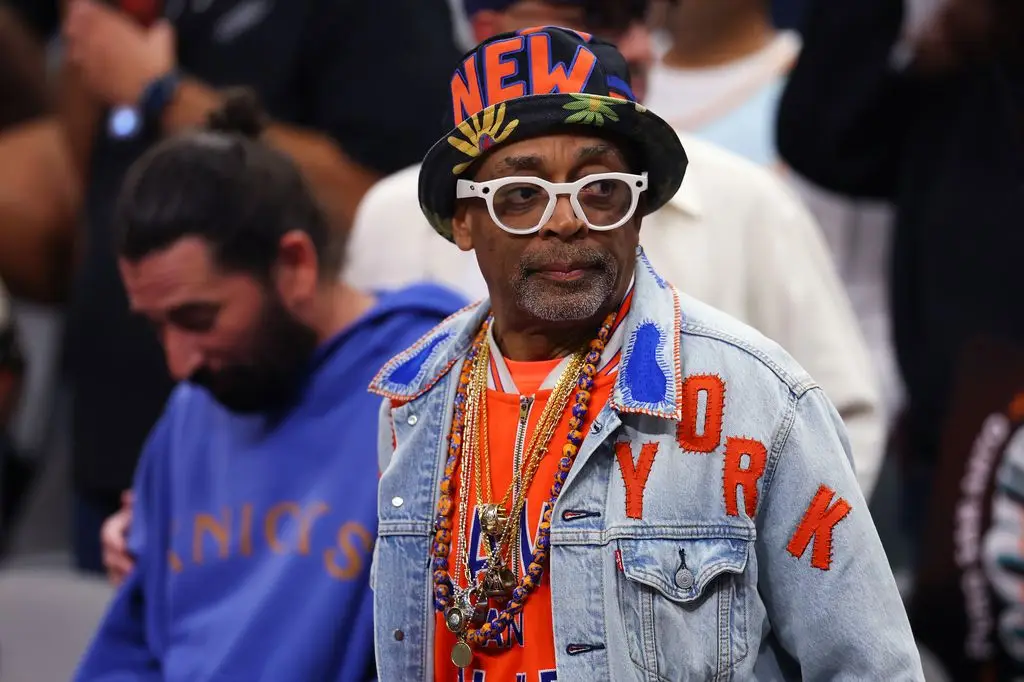 Spike Lee brings the spirit of the Knicks to the court