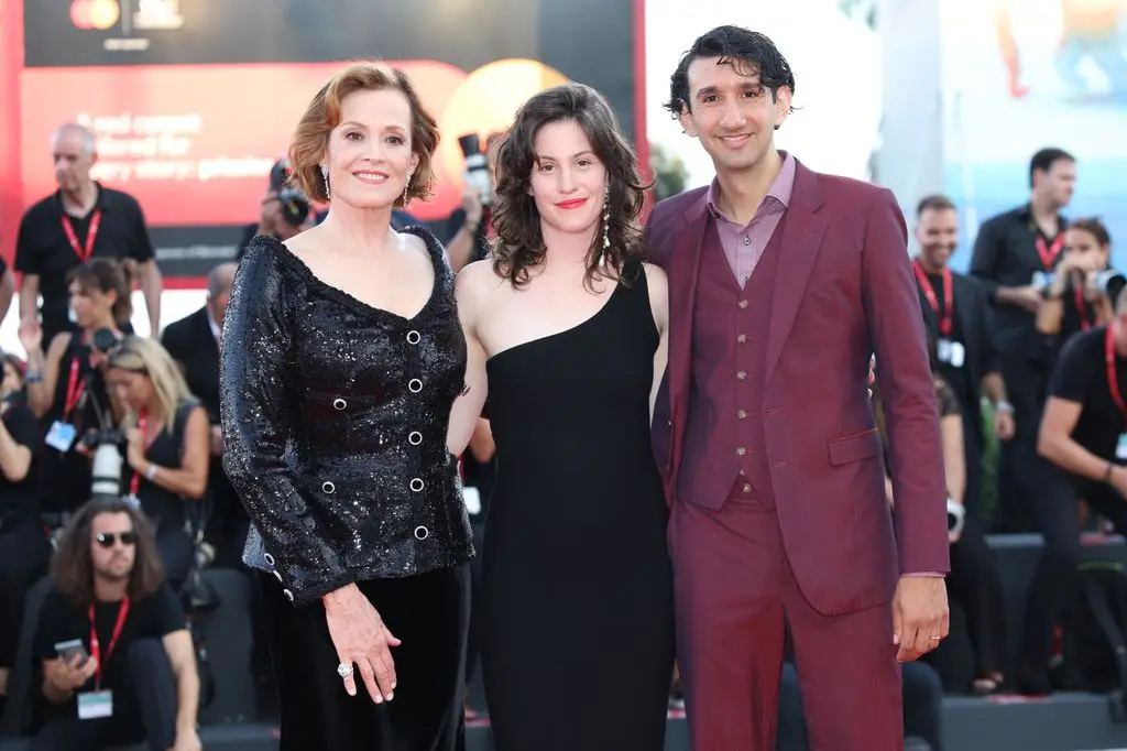 Sigourney Weaver, Shar Simpson and a guest on the red carpet at the sequel to 