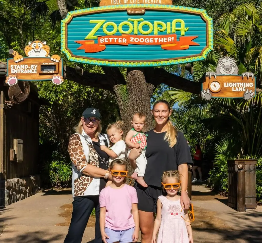 Kylie Kelce, Donna Kelce and the Kelce-girls at Disney World