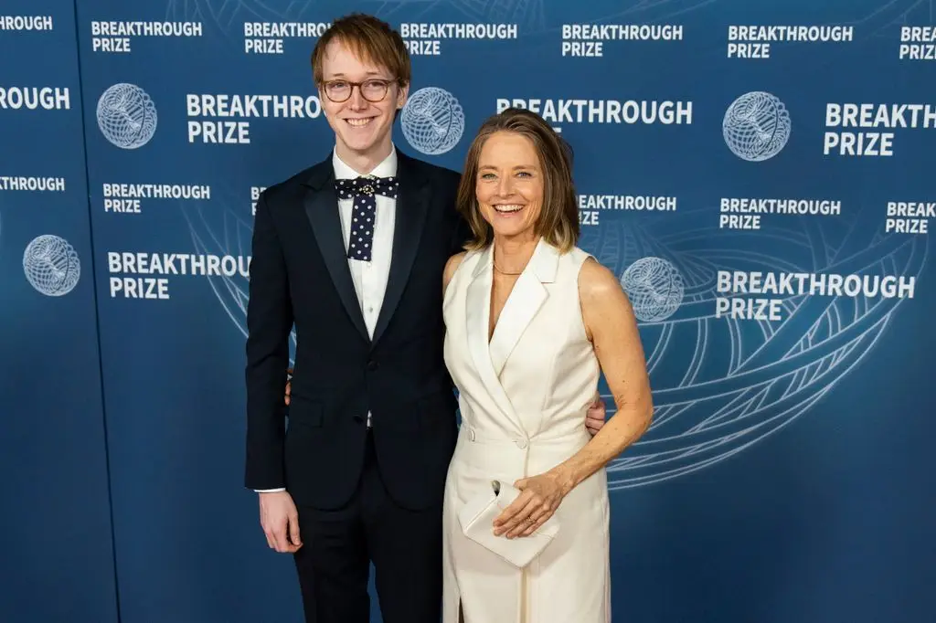 Kit Bernard Foster and Jodie Foster arrive at the 11th Breakthrough Prize ceremony 