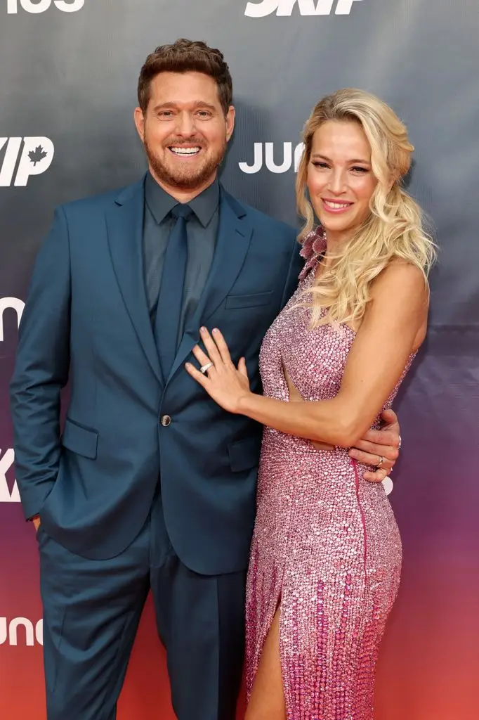 photo of Michael Bublé and his wife Luisana Lopilato on the red carpet