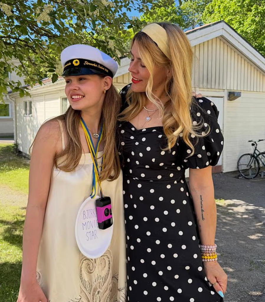 Dawson Creek star shares touching tribute as daughter celebrates milestone 5 Busy with her daughter